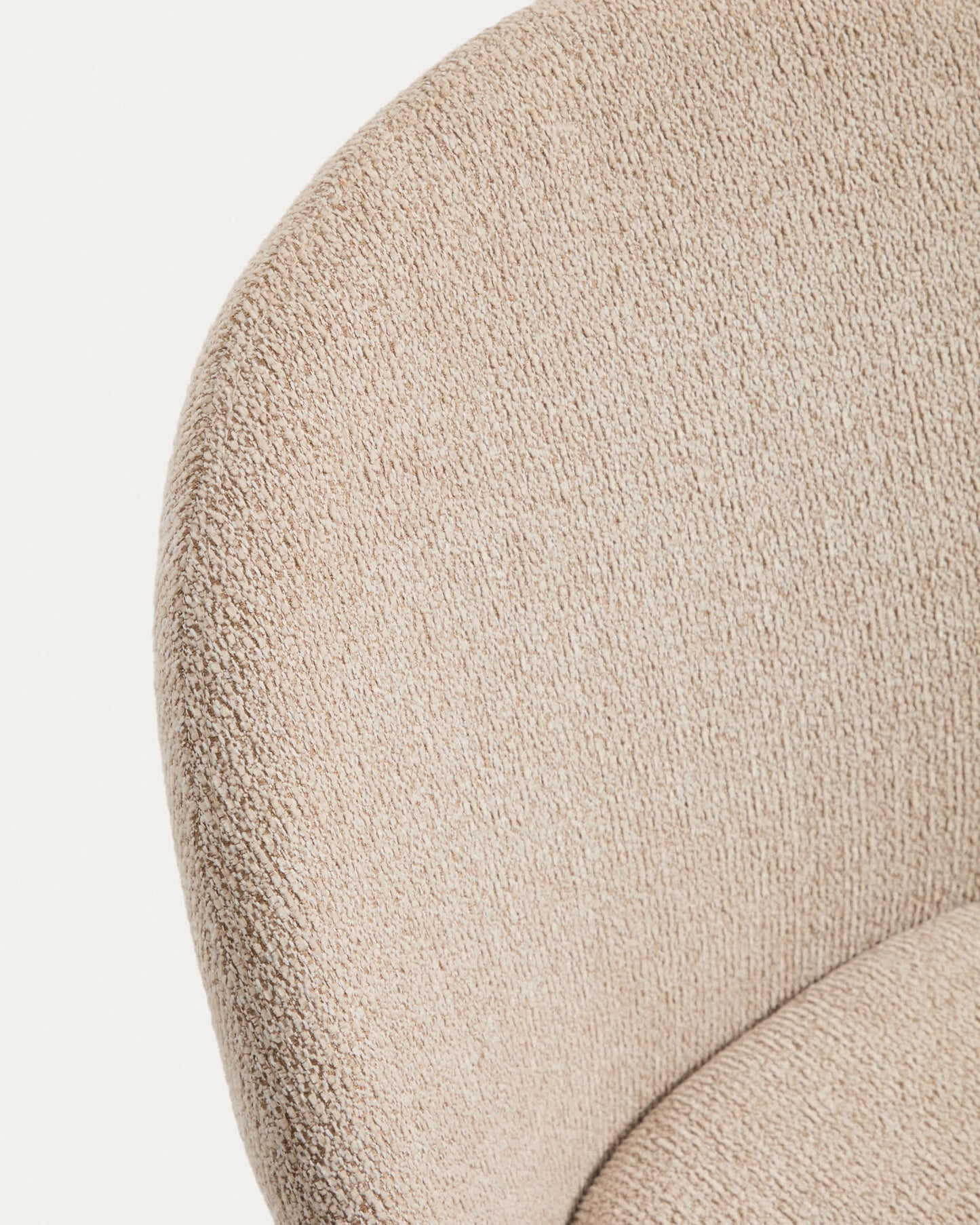 Sedia Meila in ciniglia beige e gambe in rovere massiccio con finitura naturale