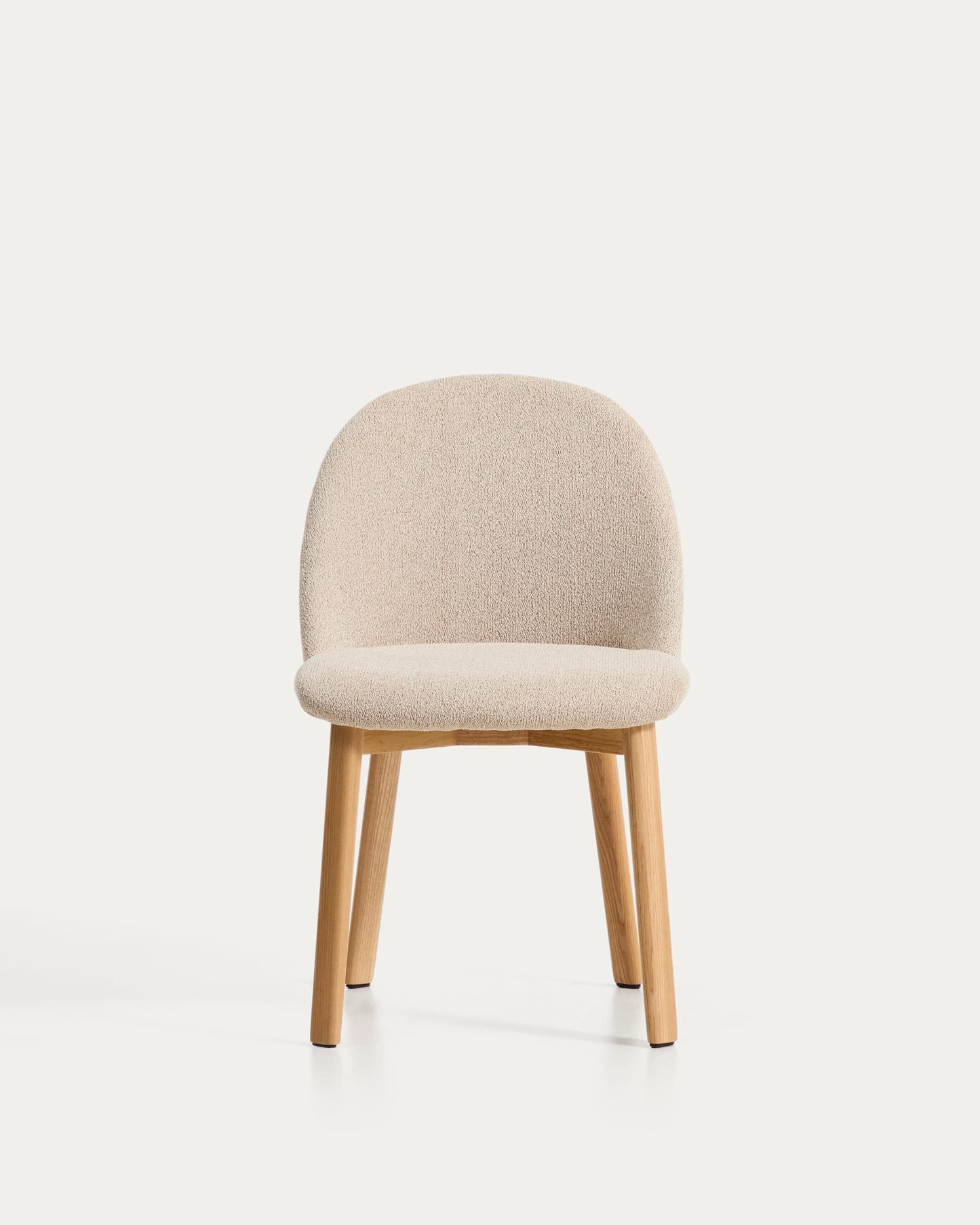 Sedia Meila in ciniglia beige e gambe in rovere massiccio con finitura naturale