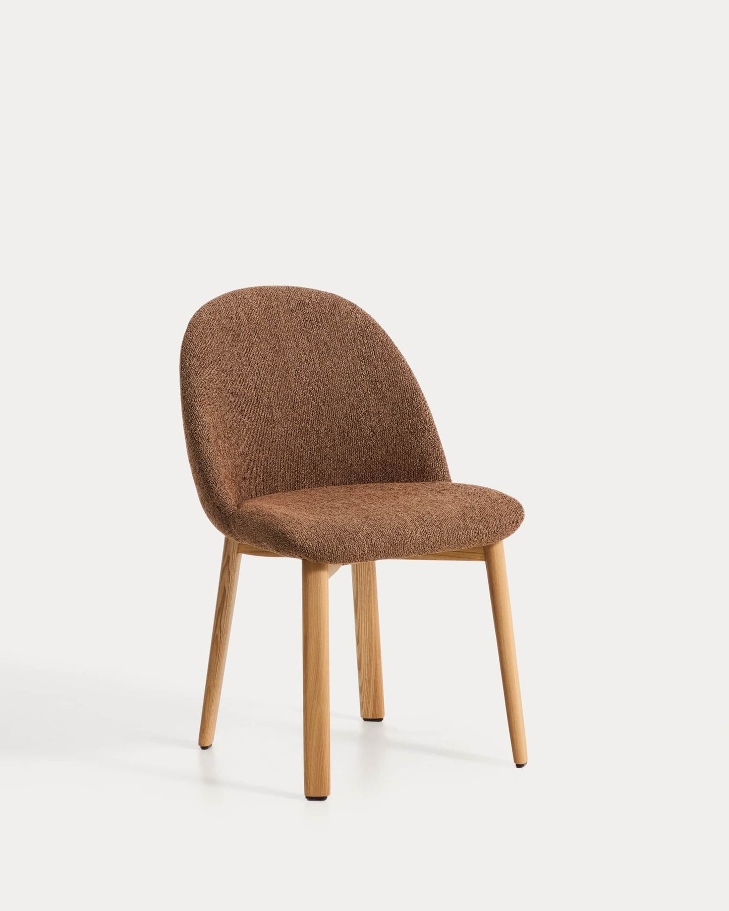 Sedia Meila in ciniglia terracotta e gambe in rovere massiccio con finitura naturale