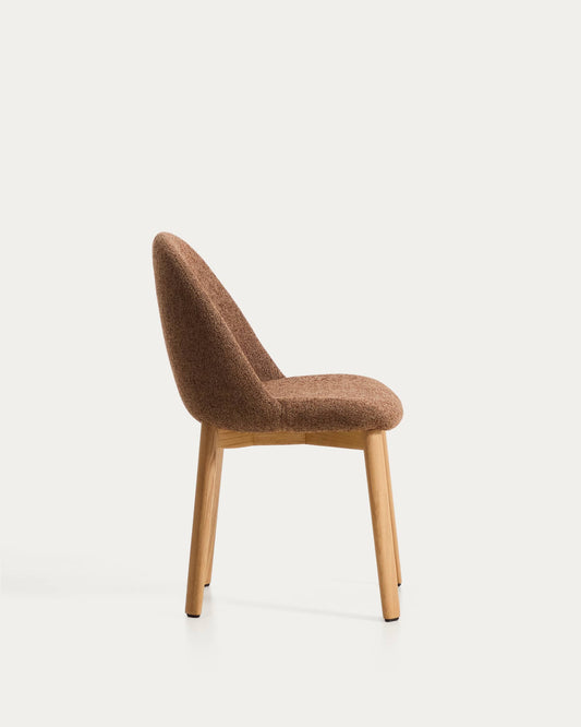 Sedia Meila in ciniglia terracotta e gambe in rovere massiccio con finitura naturale