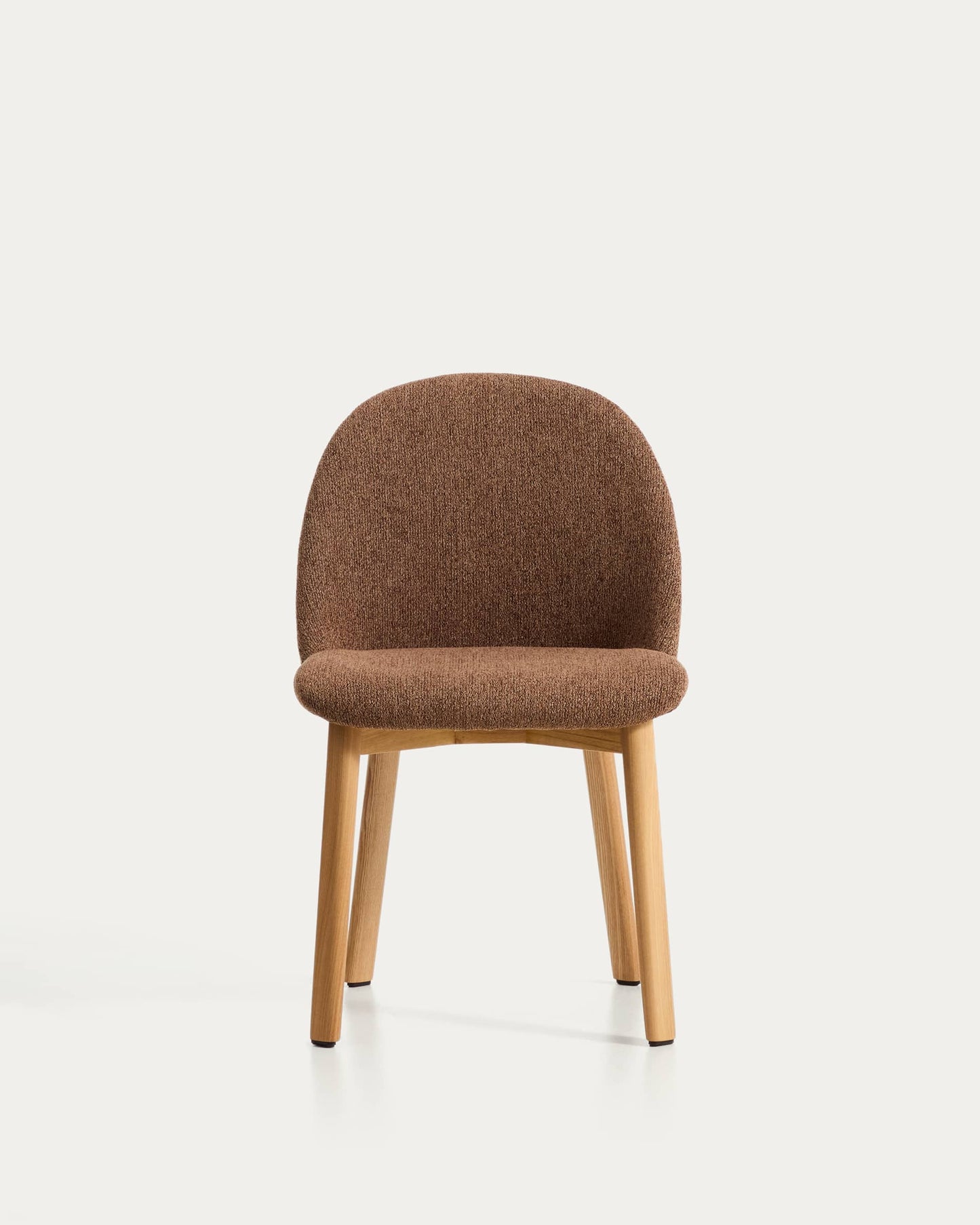 Sedia Meila in ciniglia terracotta e gambe in rovere massiccio con finitura naturale