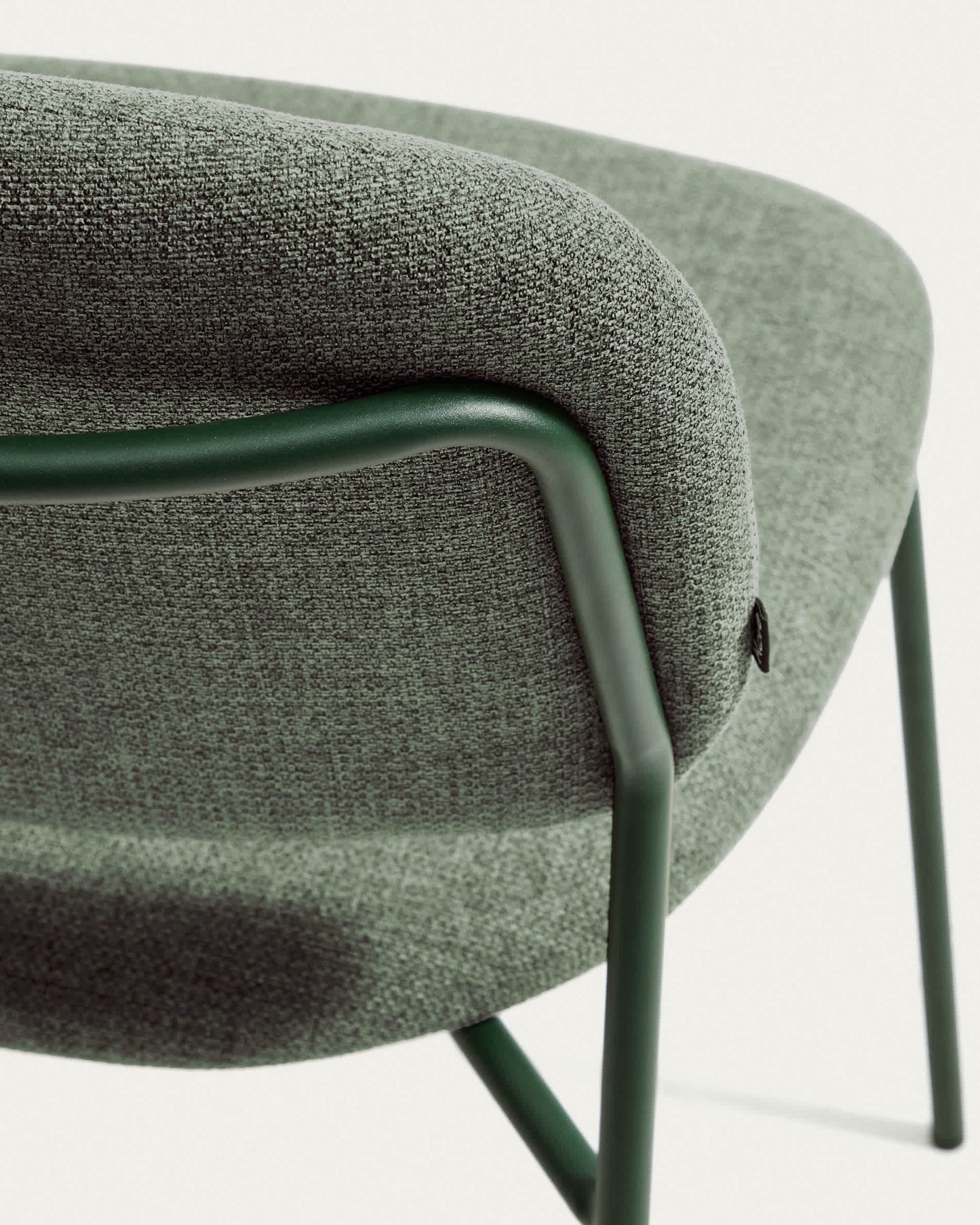 Sedia impilabile Meli in ciniglia verde con gambe in metallo verde FSC Mix Credit