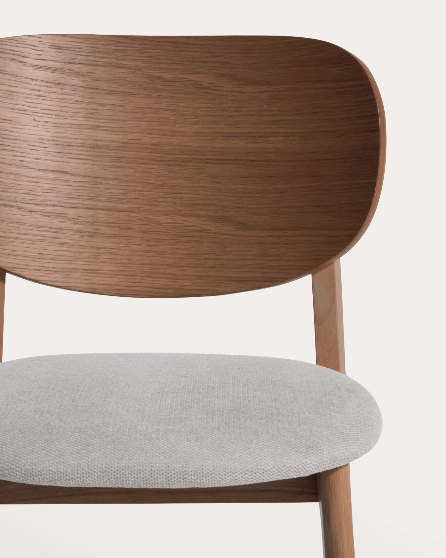Sedia Ludara in impiallacciato di rovere con finitura noce e ciniglia marrone