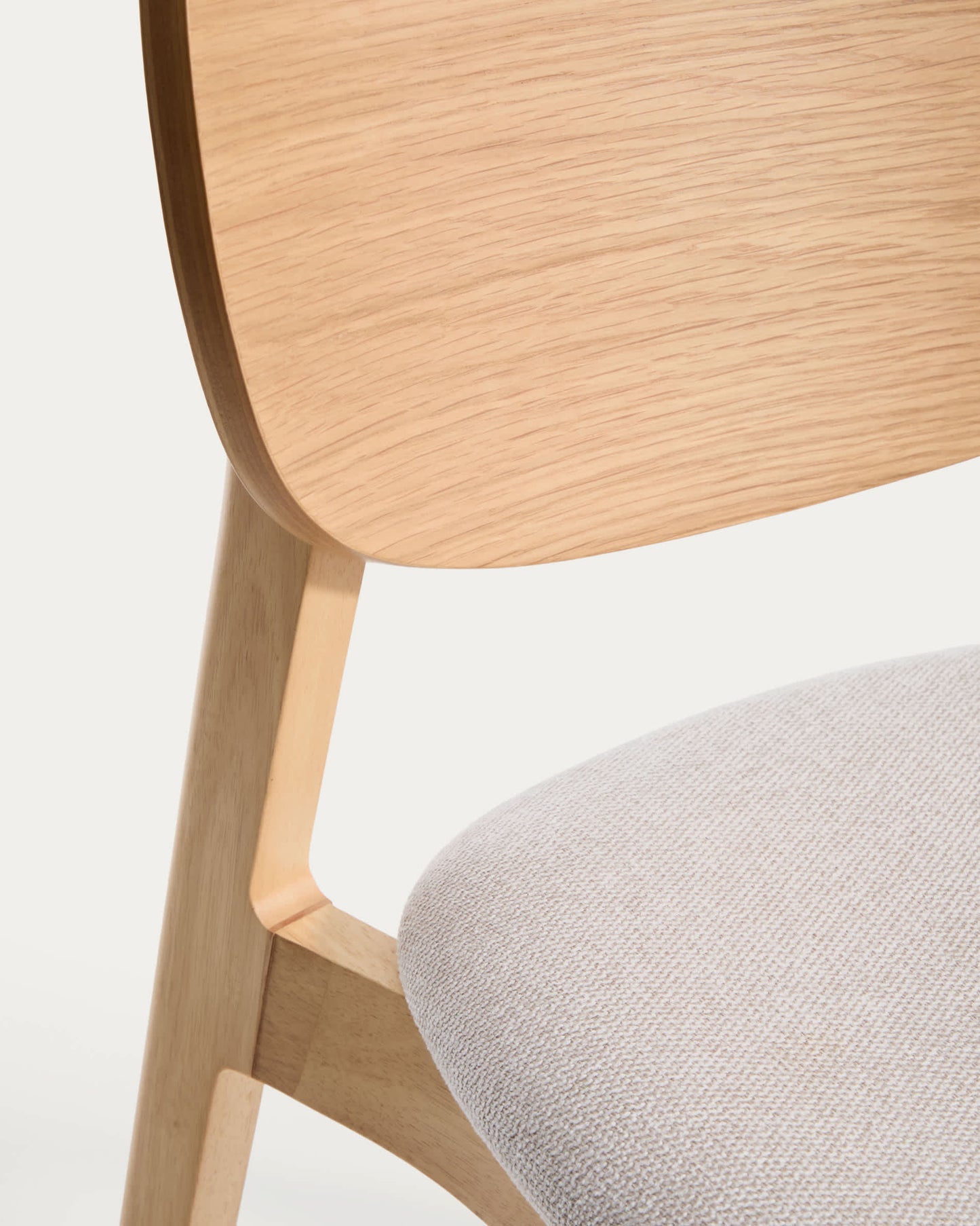Sedia Ludara in impiallacciato di rovere e ciniglia beige