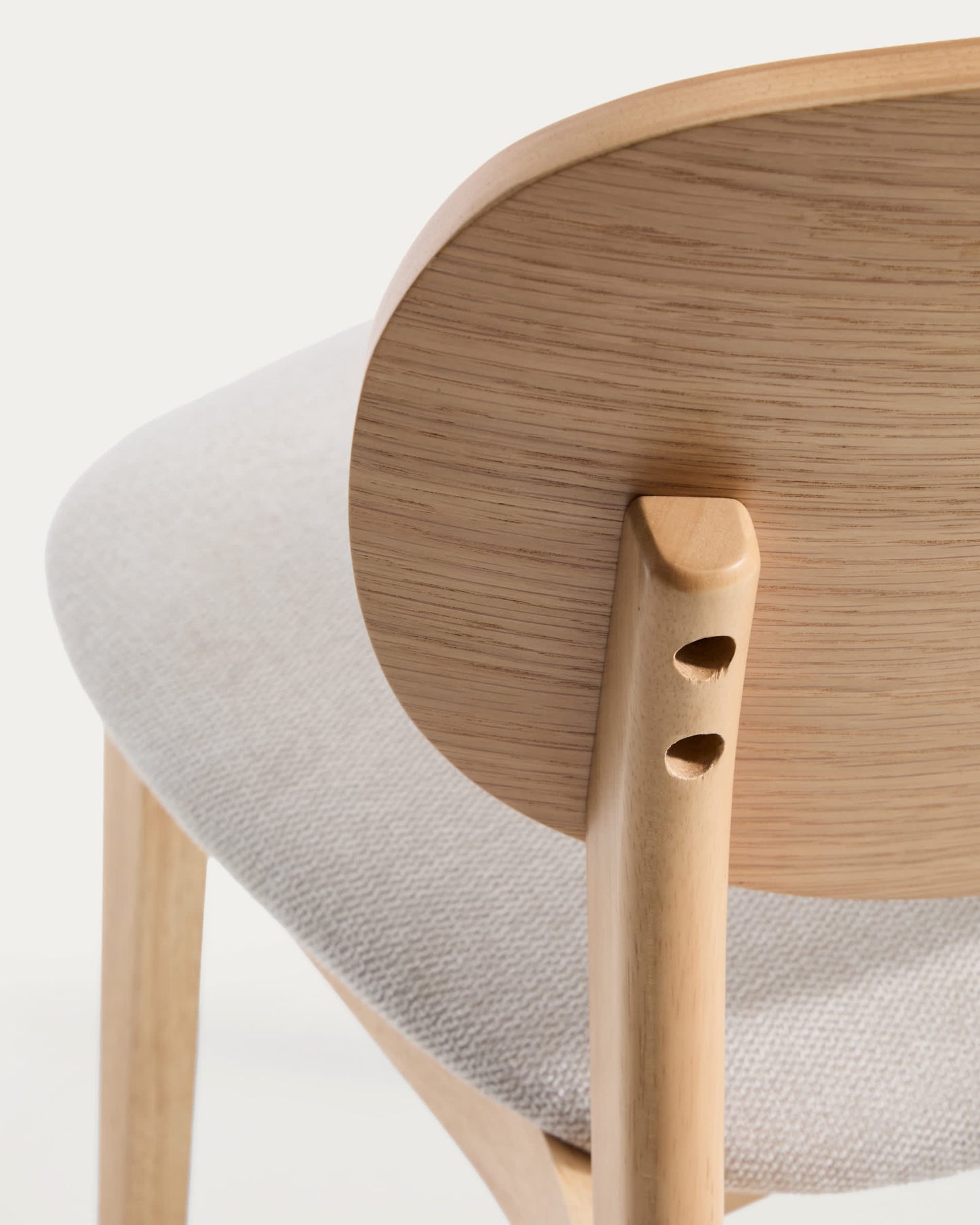 Sedia Ludara in impiallacciato di rovere e ciniglia beige