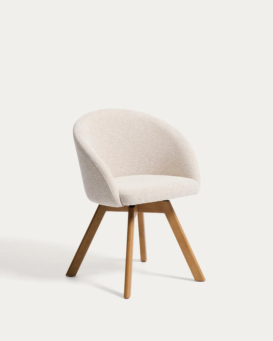Sedia girevole Marvin in ciniglia beige e gambe di legno massiccio di faggio con finitura in tonalità naturale FSC 100%