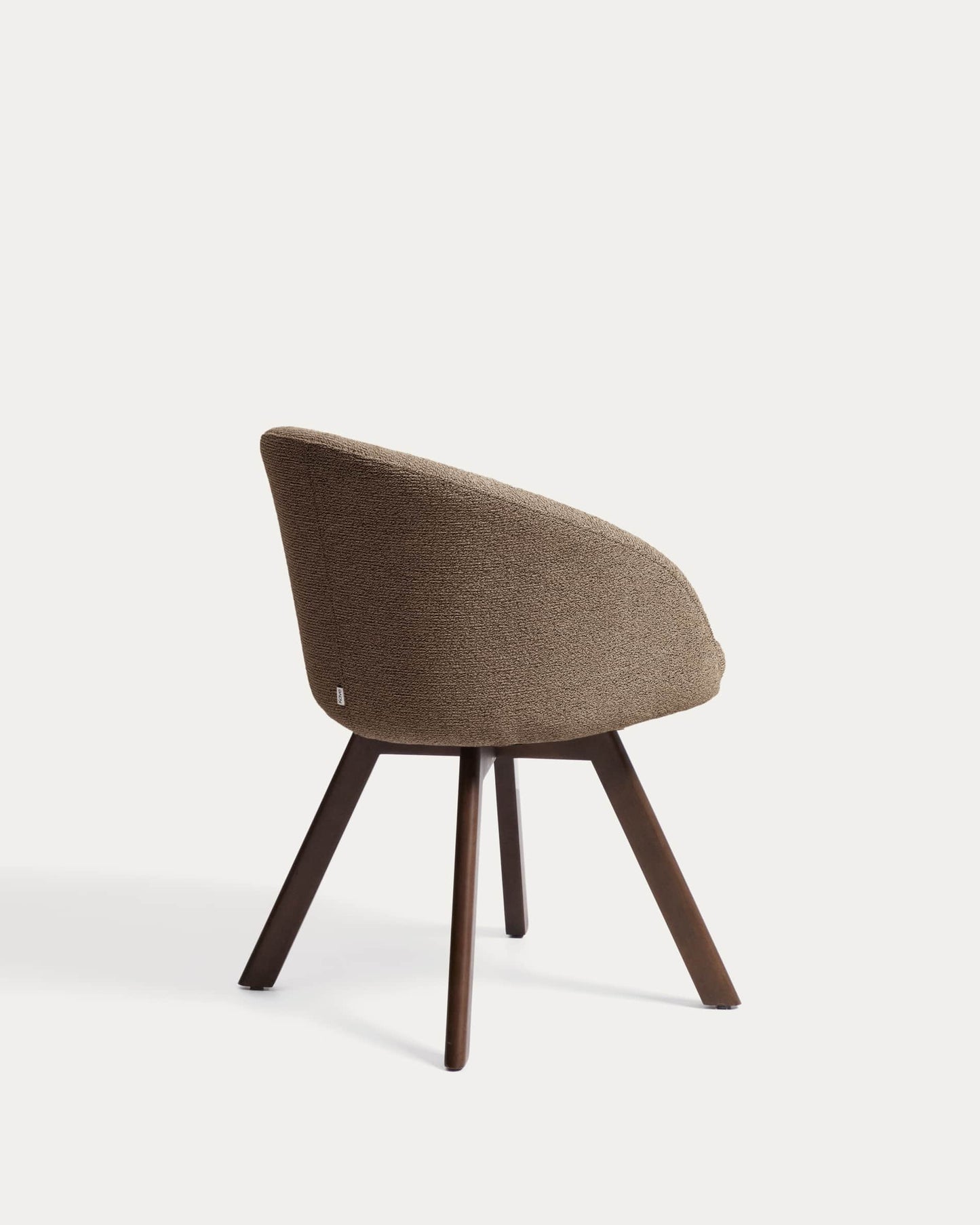 Sedia girevole Marvin ciniglia marrone e gambe di legno massiccio di faggio con finitura noce FSC 100%