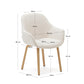 Sedia Aleli in shearling bianco e gambe in legno massiccio di frassino con finitura naturale