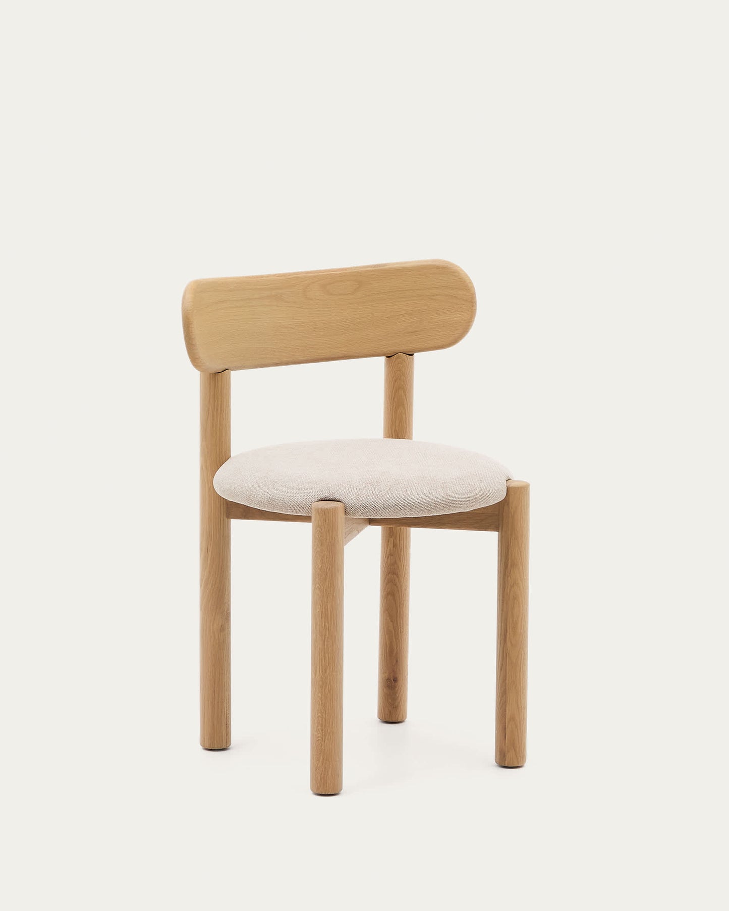Sedia Nebai in ciniglia beige con struttura in legno massiccio di rovere finitura naturale