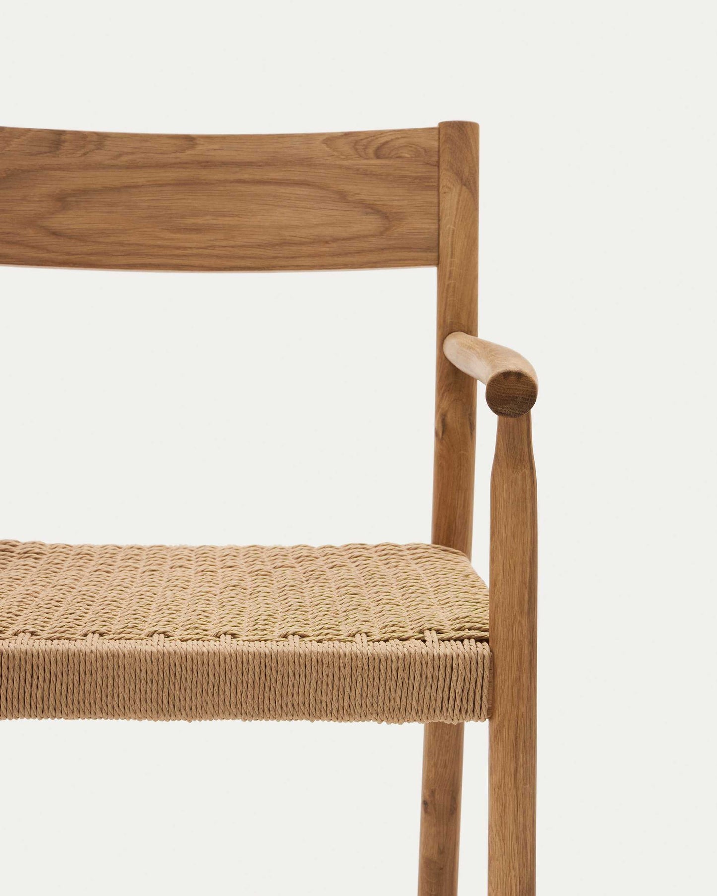 Sedia Yalia in legno massiccio di rovere con finitura naturale e seduta di corda