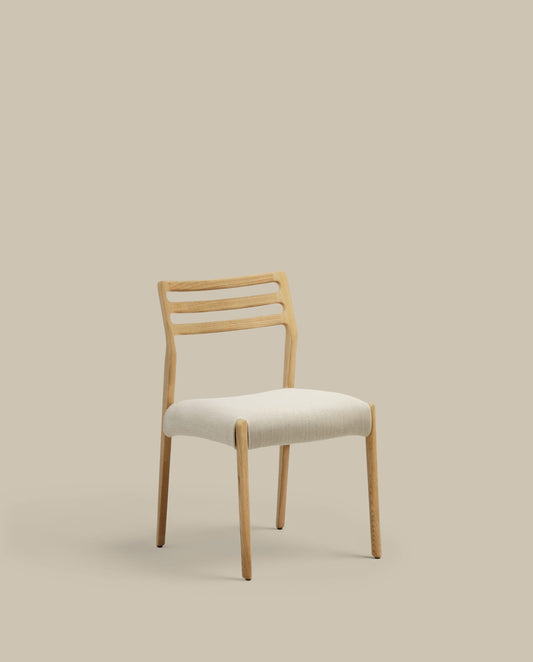 Sedia Cudia sfoderabile ciniglia beige legno massiccio di rovere naturale