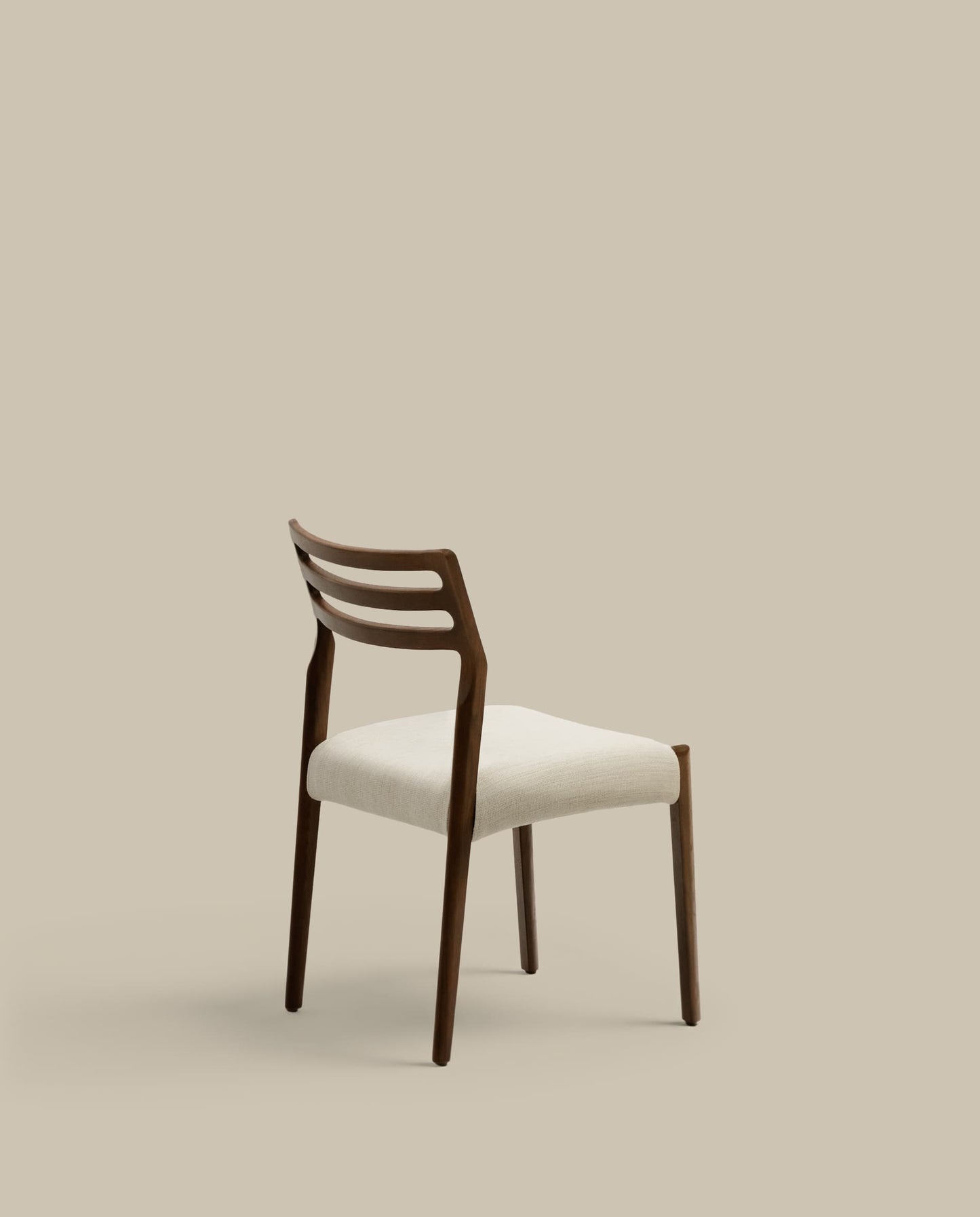 Sedia Cudia sfoderabile ciniglia beige legno massiccio di rovere noce