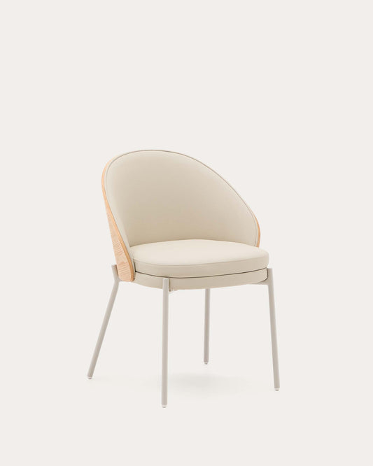 Sedia Eamy di pelle sintetica beige, impiallacciatura in frassino con finitura naturale