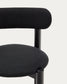 Sedia Nebai in ciniglia nera con struttura in legno massiccio di rovere finitura nera
