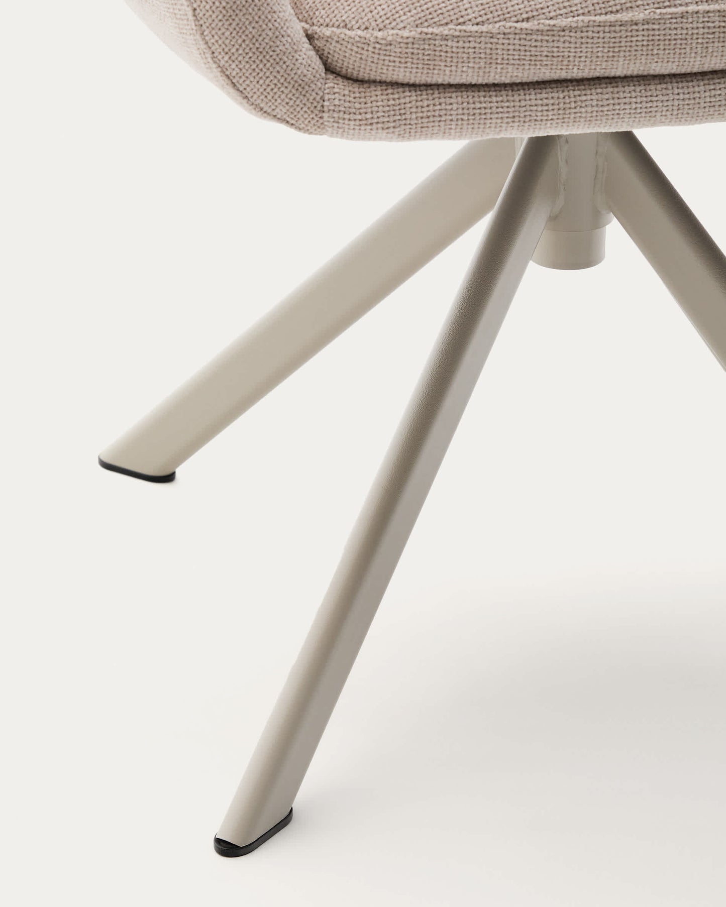 Sedia girevole Dorina di ciniglia beige e gambe in acciaio con finitura beige