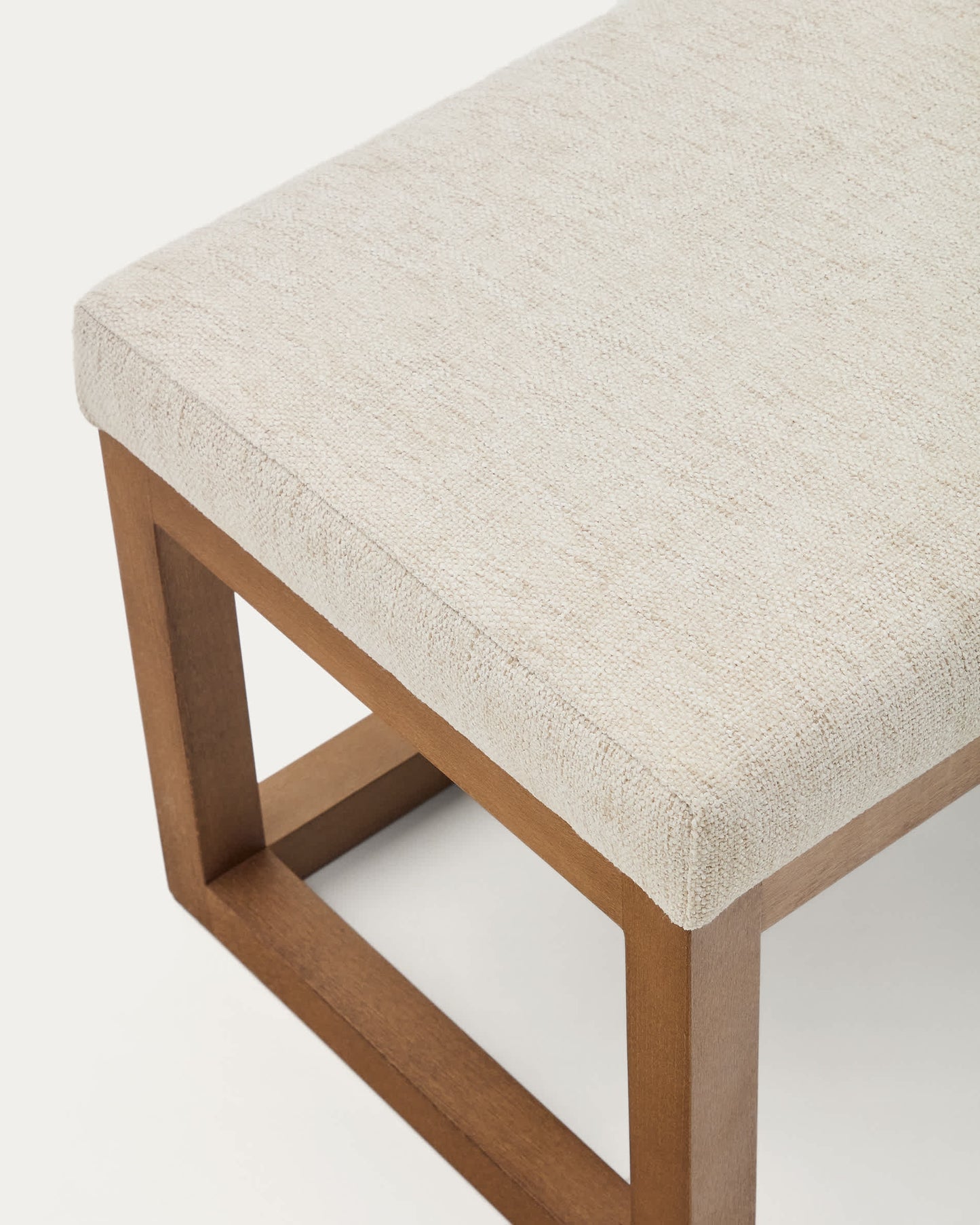Panca Loya in ciniglia beige e legno di faggio con finitura color noce 128 cm