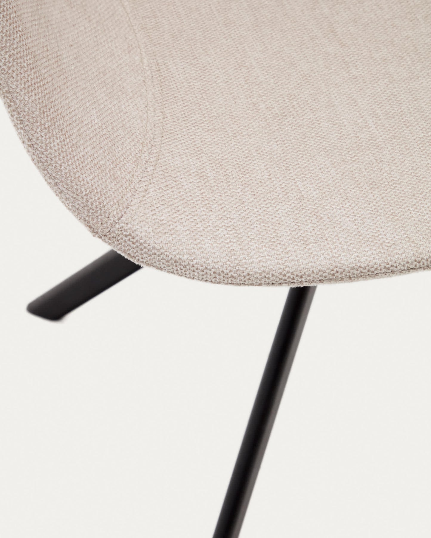 Sedia girevole con ritorno automatico Tissiana di ciniglia beige e alluminio nero opaco