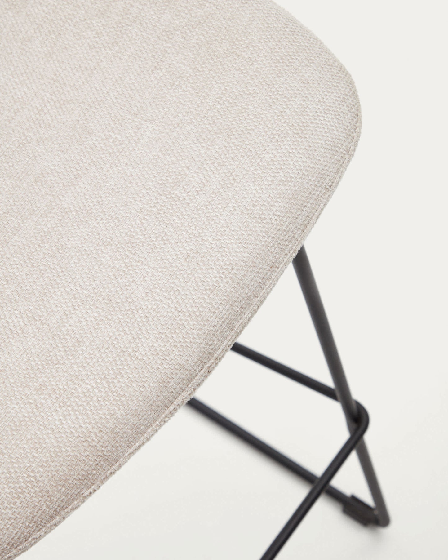 Sgabello Zahara beige e acciaio finitura nera altezza 76 cm