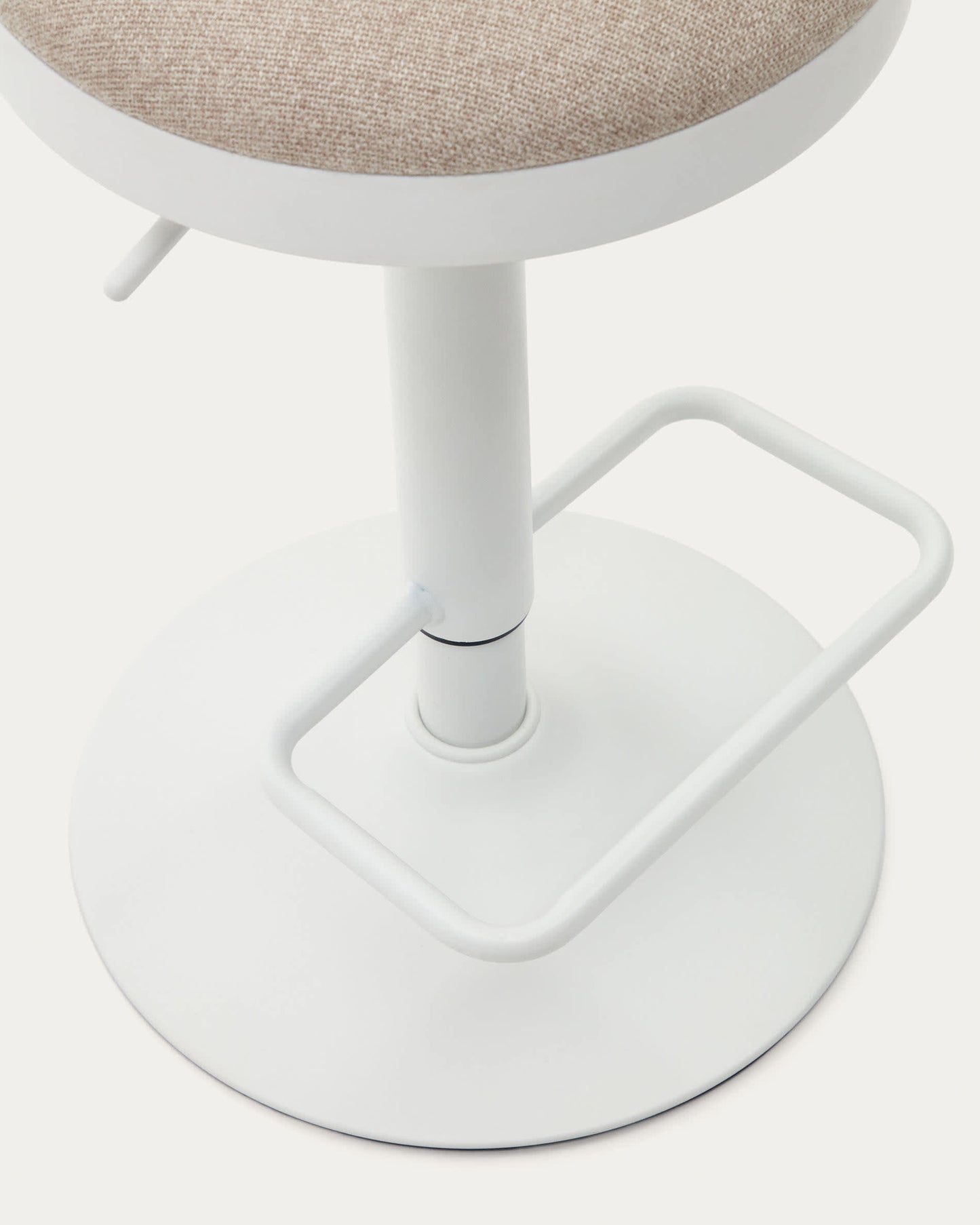 Sgabello Zaib in ciniglia beige e acciaio bianco opaco altezza 63-84 cm