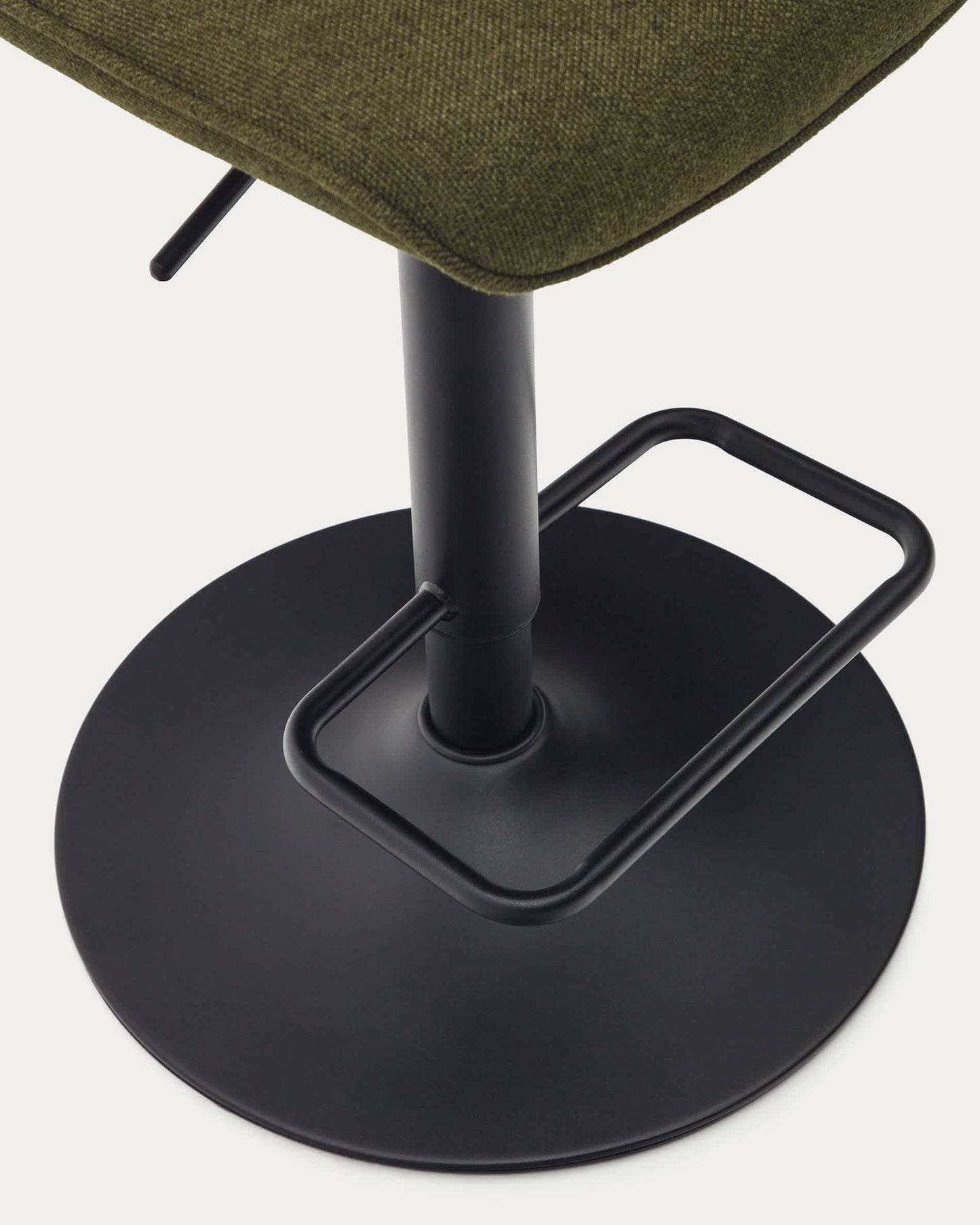 Sgabello Zenda in ciniglia verde scuro e acciaio nero opaco altezza 81-102 cm