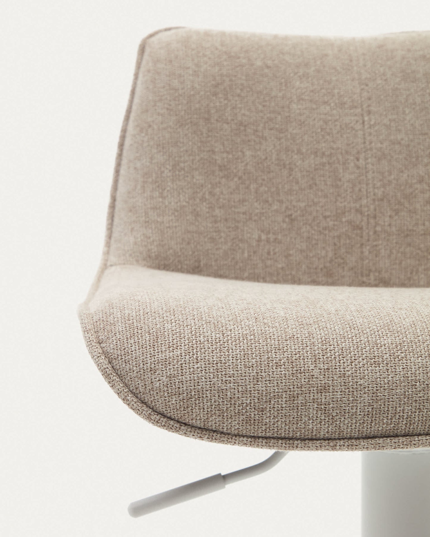 Sgabello Zenda in ciniglia beige e acciaio bianco opaco 81-102 cm