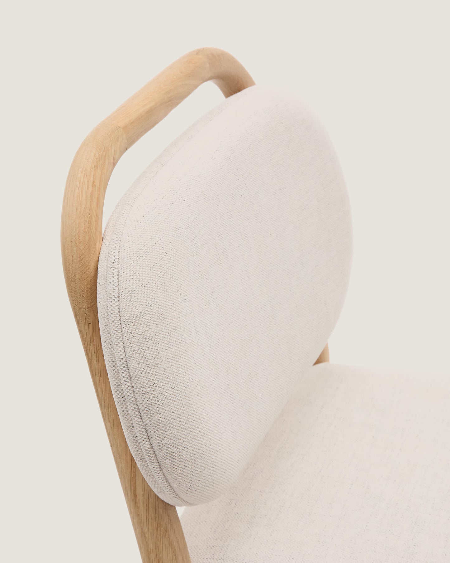 Sgabello Helda in ciniglia beige e massello di quercia 65 cm