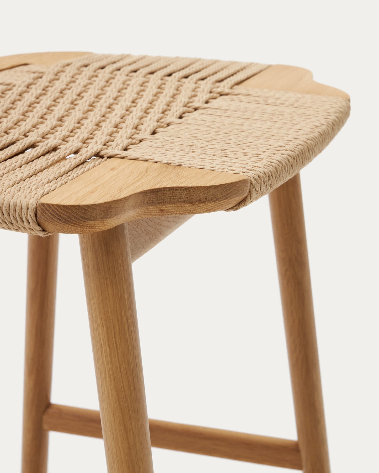 Sgabello Enit in corda di carta beige e legno massiccio di rovere rifinitura naturale 65 cm