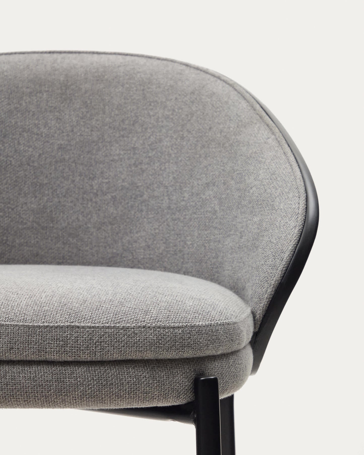 Sgabello Eamy in ciniglia grigio chiaro impiallacciato frassino finitura nera, metallo nero 65 cm