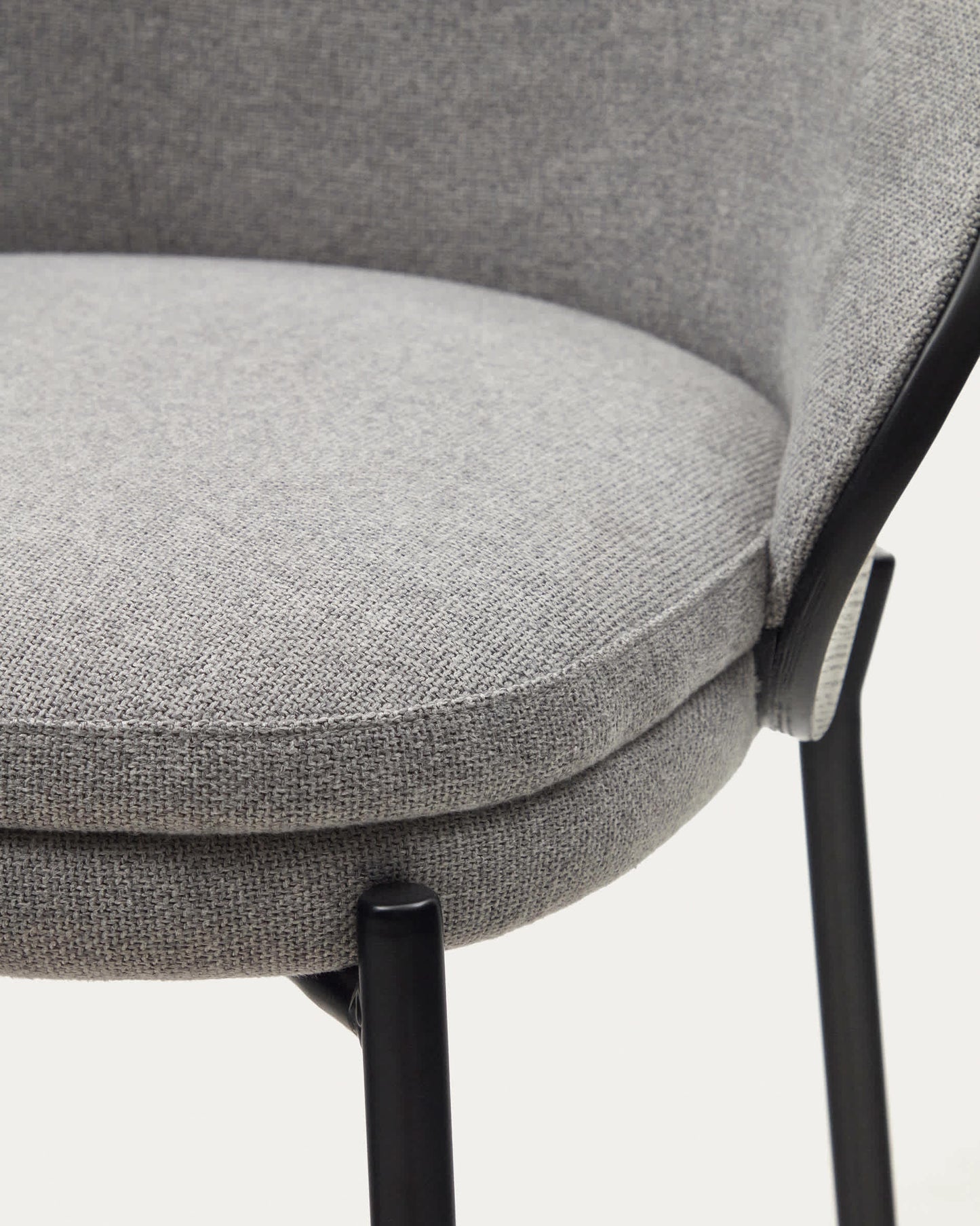 Sgabello Eamy in ciniglia grigio chiaro impiallacciato frassino finitura nera, metallo nero 65 cm