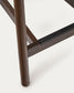 Sgabello Yalia con schienale in legno massello di rovere con finitura in noce e seduta in corda da 65 cm