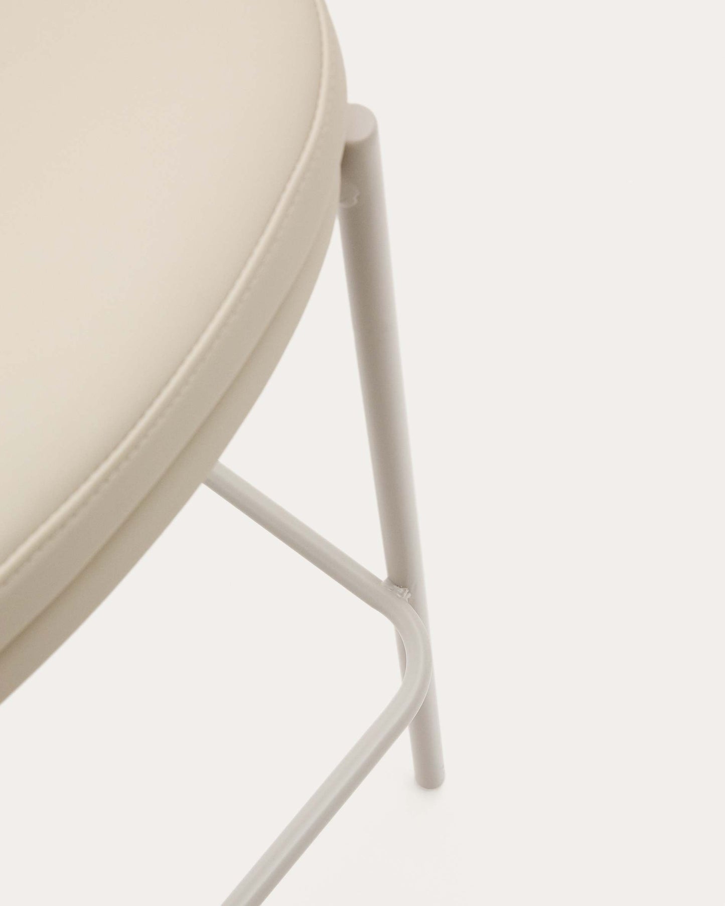 Sgabello Eamy di pelle sintetica beige, impiallacciatura in frassino finitura naturale 77 cm