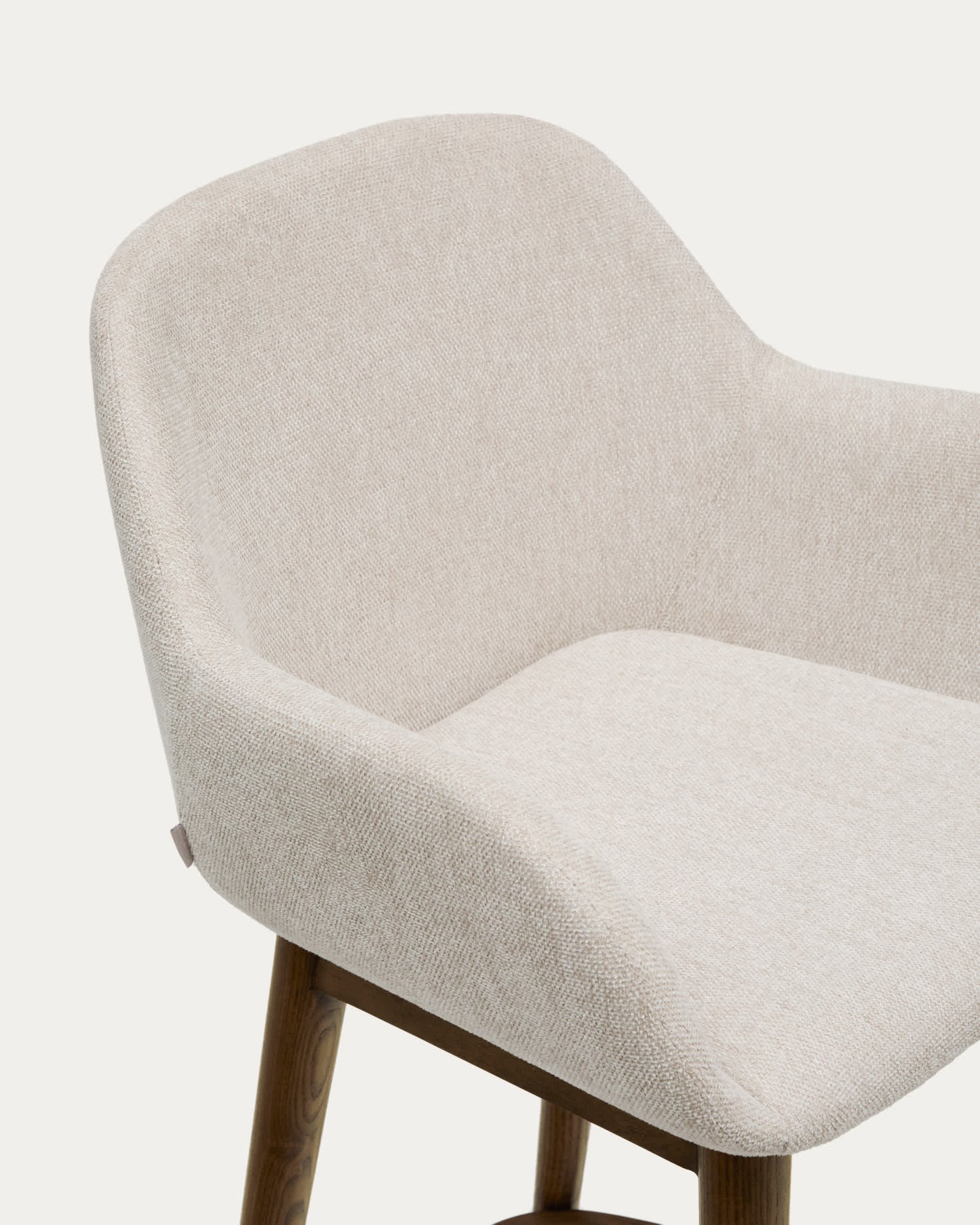 Sgabello Konna beige e gambe in legno massello di frassino finitura scura 65 cm