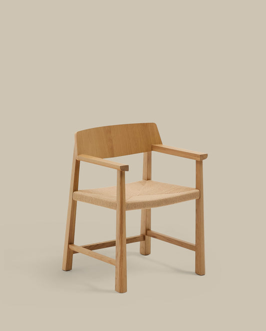 Sedia Idun in legno massiccio di rovere con finitura FSC Mix Credit in tonalità naturale e seduta in corda