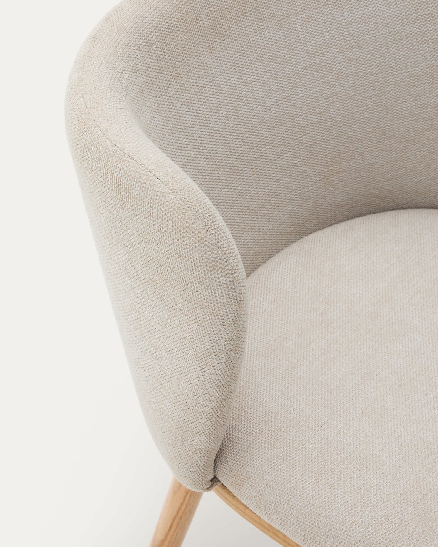 Sedia Ciselia cignilia beige legno di frassino finitura tono naturale