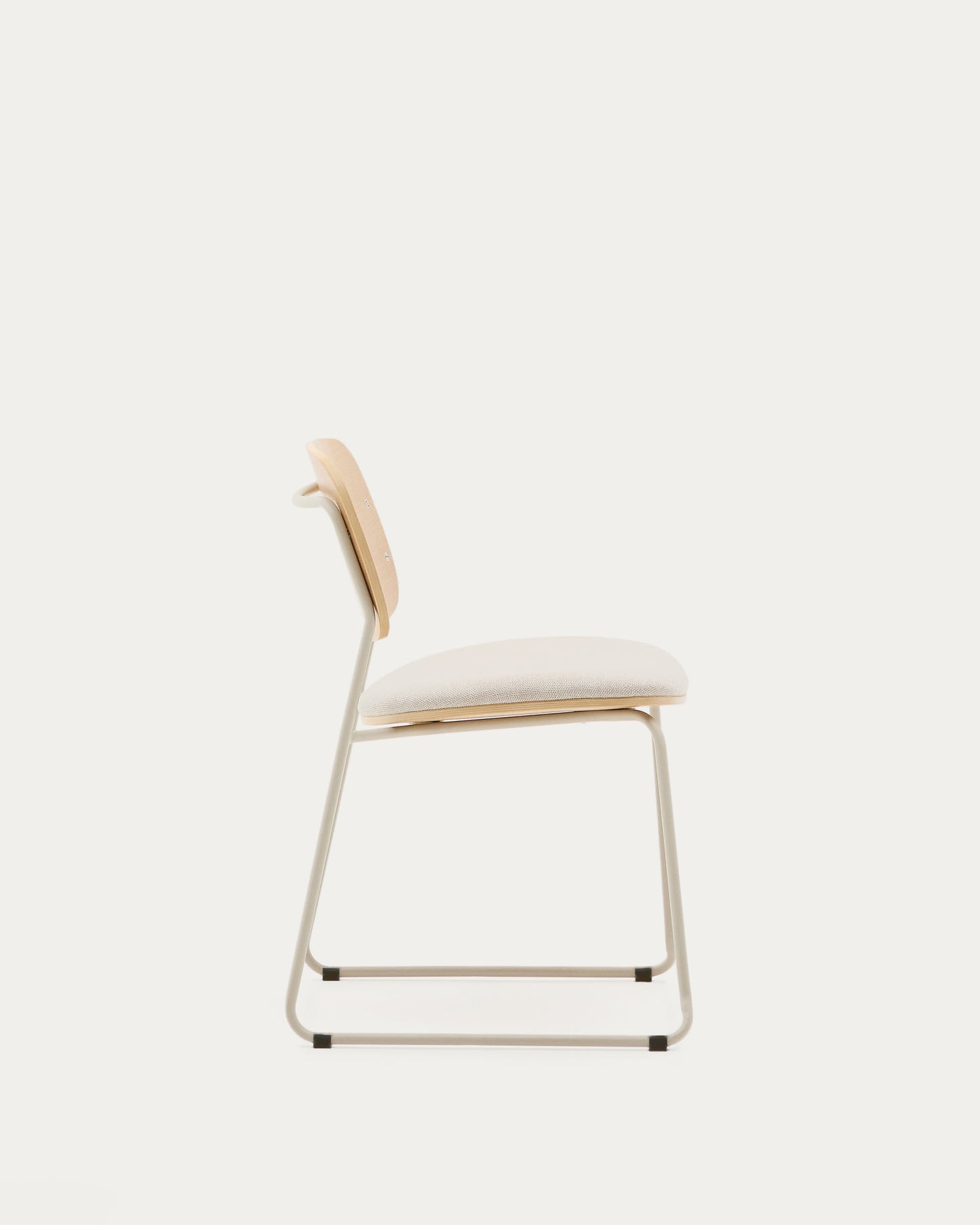 Sedia impilabile Meli in compensato di pioppo con seduta in ciniglia beige e gambe in metallo beige