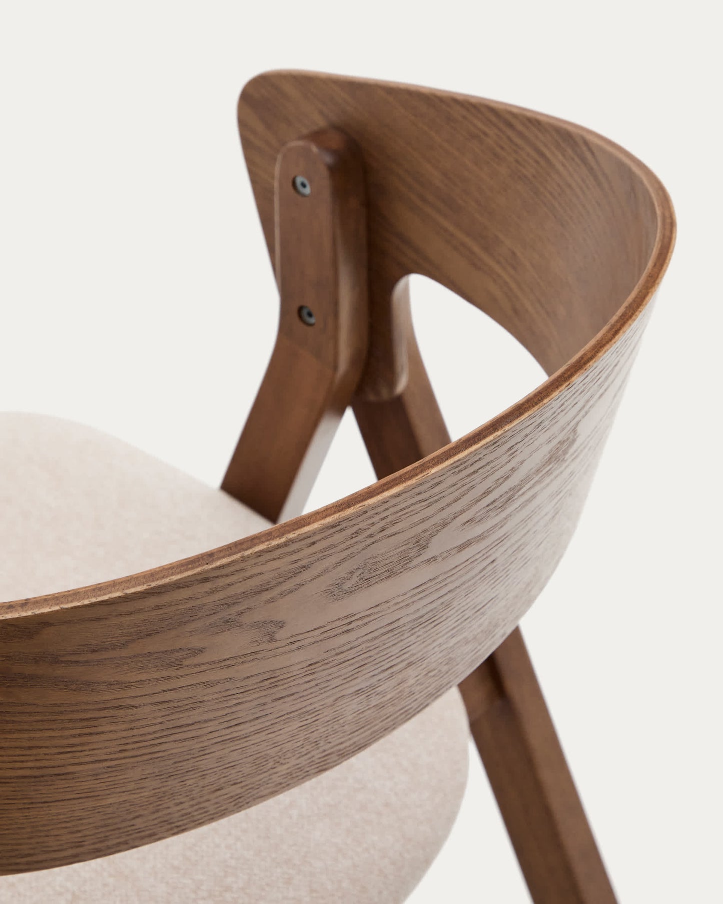 Sedia Godia in impiallacciato di frassino e legno massello di hevea finitura wengé e ciniglia beige