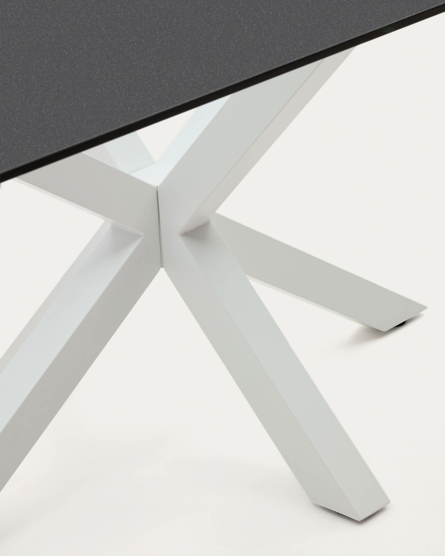 Tavolo Argo di vetro nero opaco e gambe in acciaio con finitura bianca 200 x 100 cm