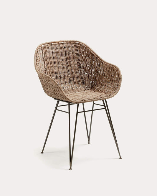 Sedia Chart in rattan e gambe in acciaio finitura nera