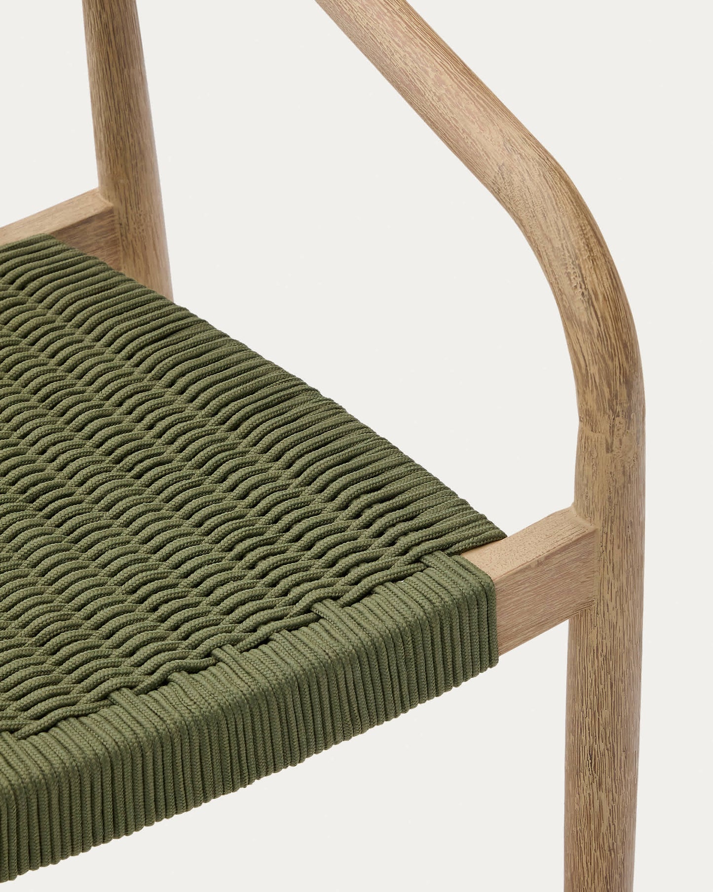 Sedia Nina in legno massiccio di acacia e corda verde