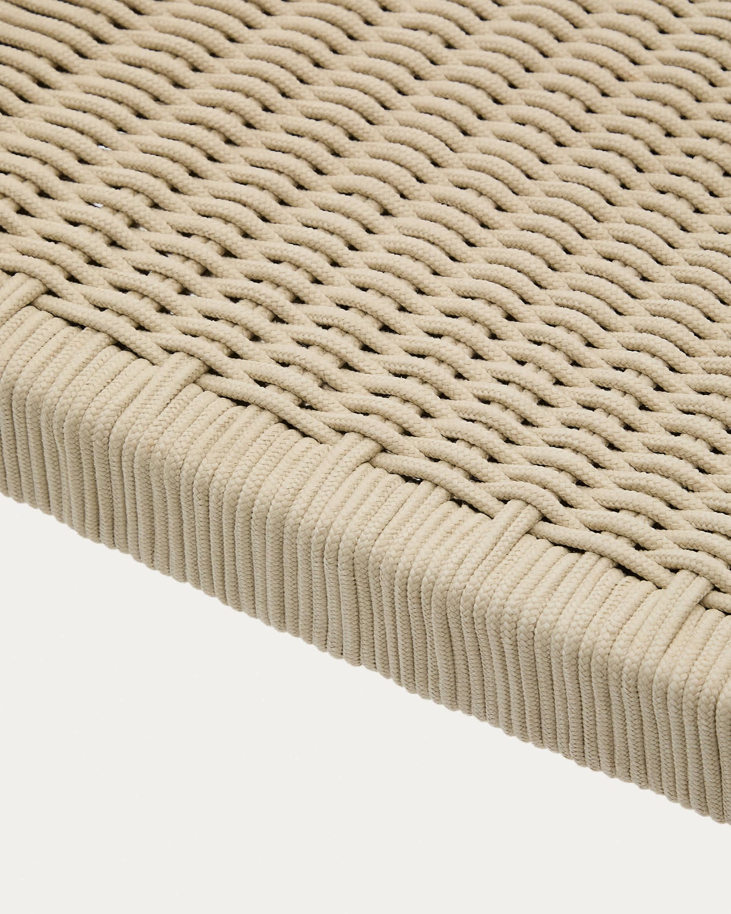 Sedia Nina in legno massiccio di acacia e corda ecrù