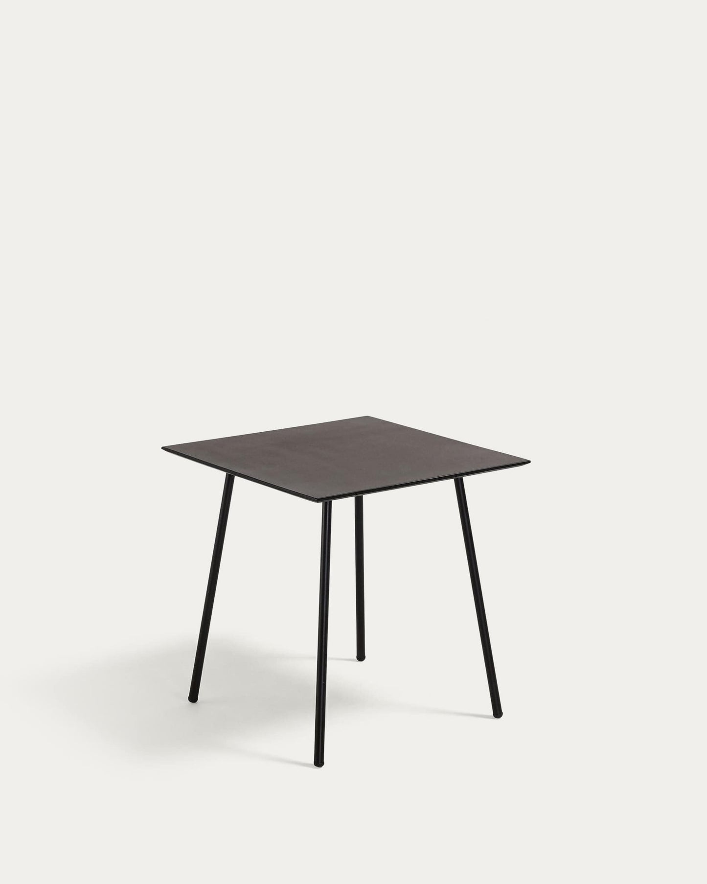 Tavolino Mathis in fibra di cemento con gambe in acciaio finitura nera 75 x 75 cm