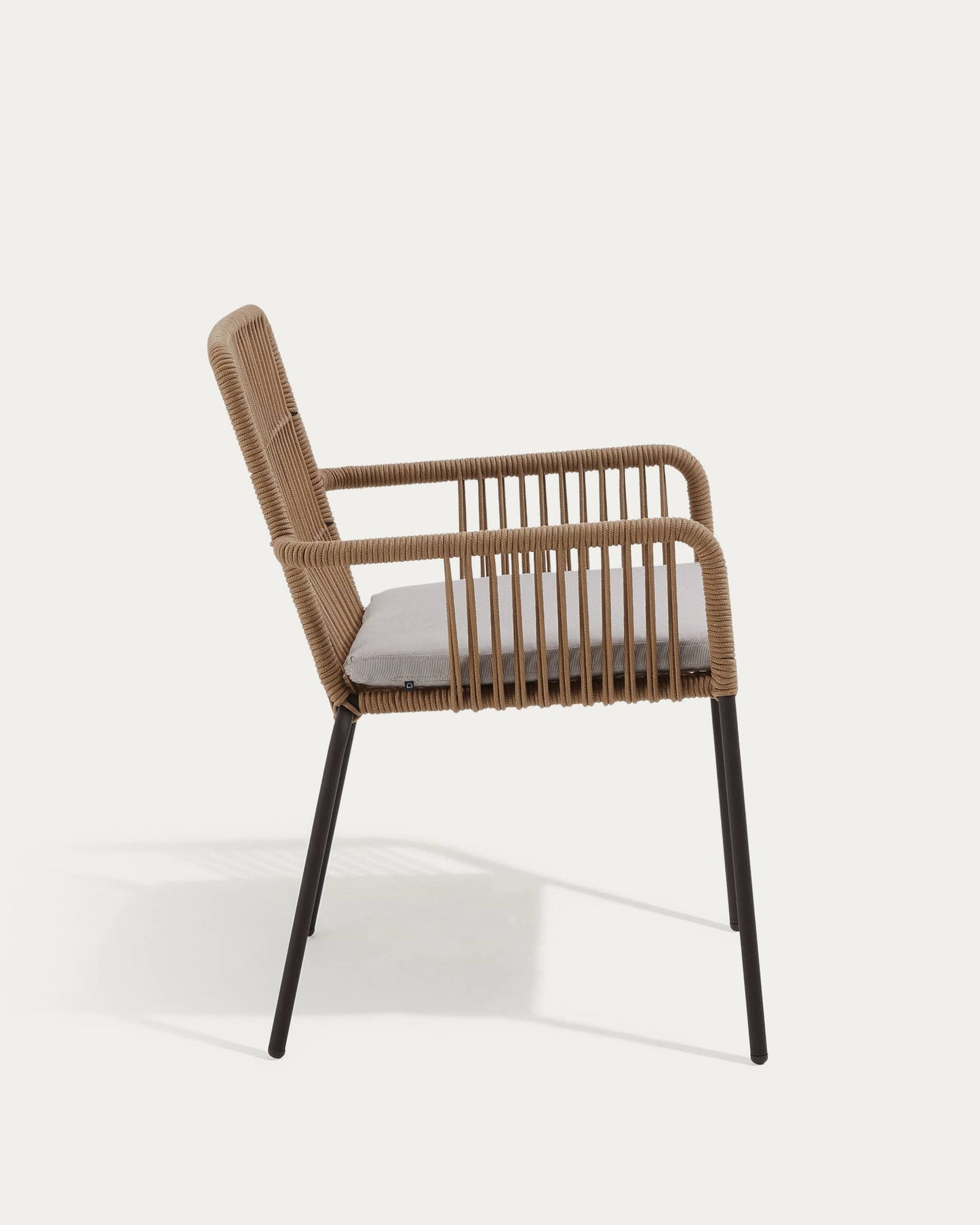 Sedia Samanta in corda beige e gambe in acciaio zincato