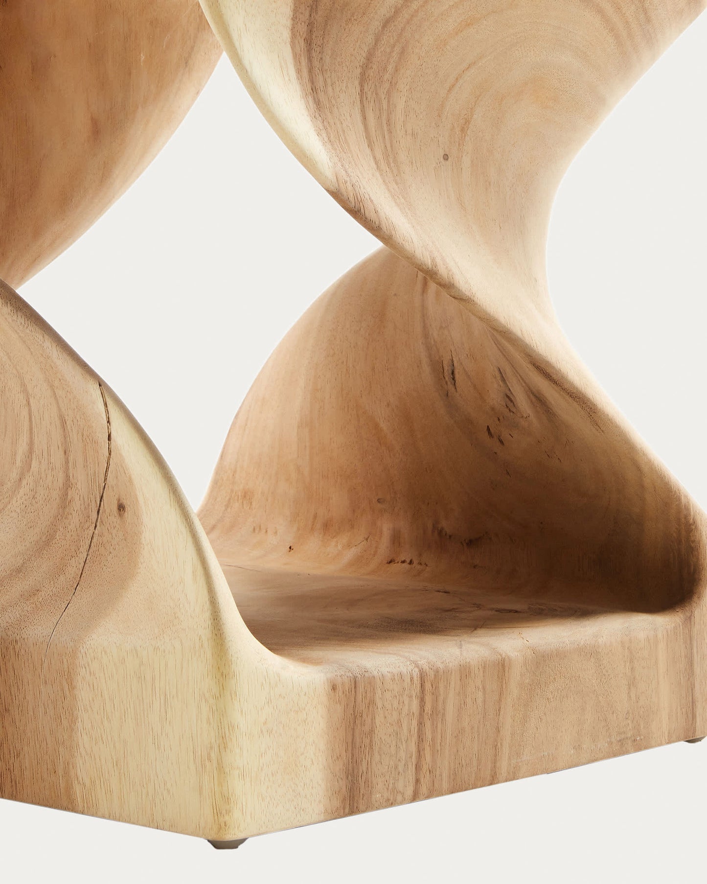 Tavolino Hakon in legno massello di mungur con interno intagliato 30 x 30 cm