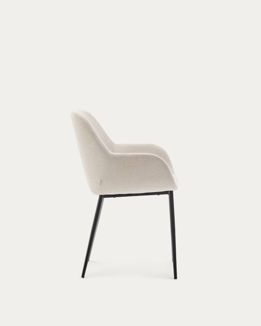Sedia Konna beige e gambe in acciaio con finitura verniciata nera