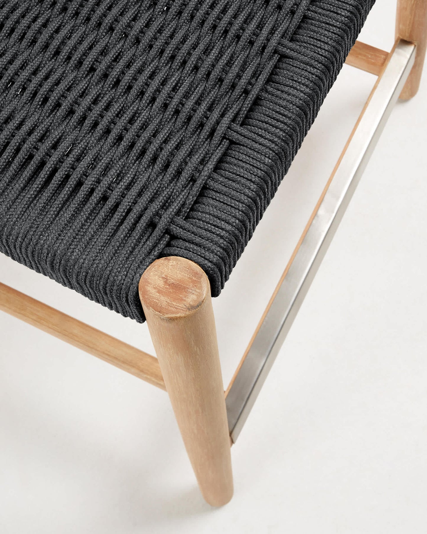 Sgabello Nina legno massello di acacia finitura naturale corda nera altezza 62 cm