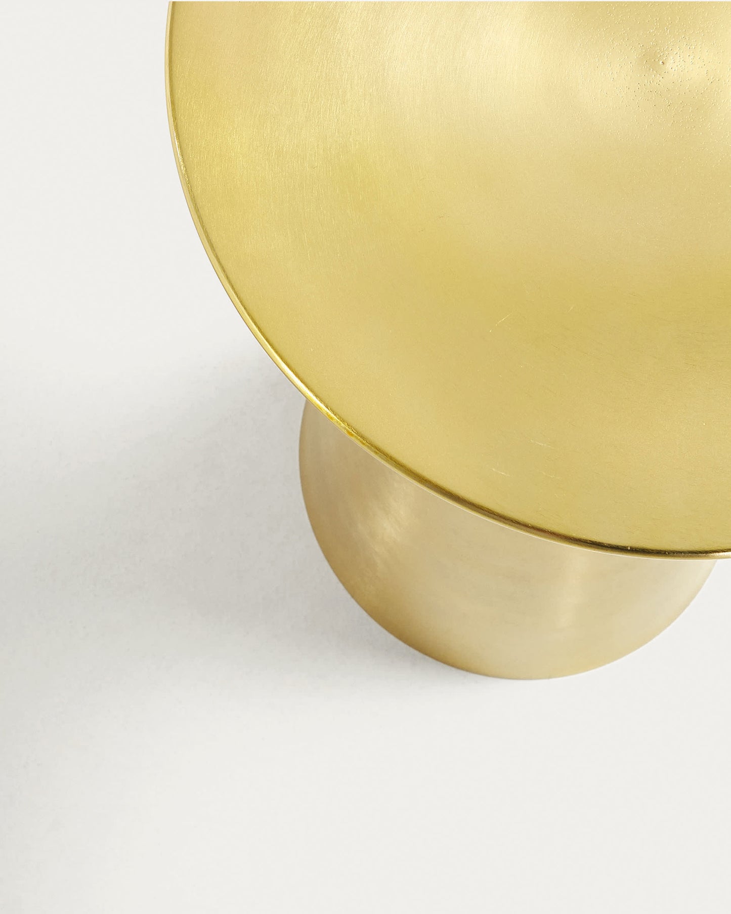 Tavolino Rhet in metallo finitura oro Ø 39 cm