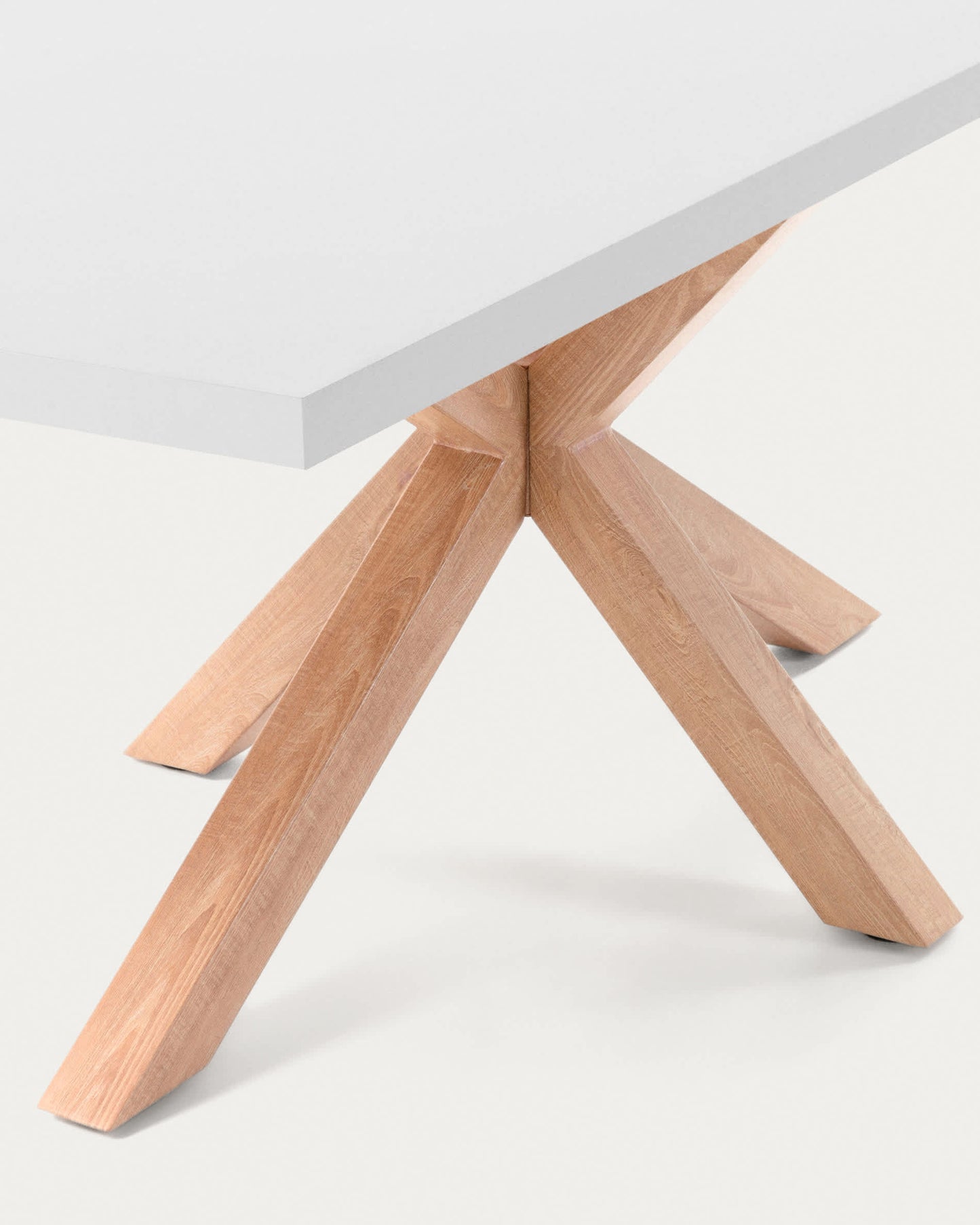 Tavolo Argo di melammina con finitura bianca e gambe in acciaio effetto legno 160 x 100 cm