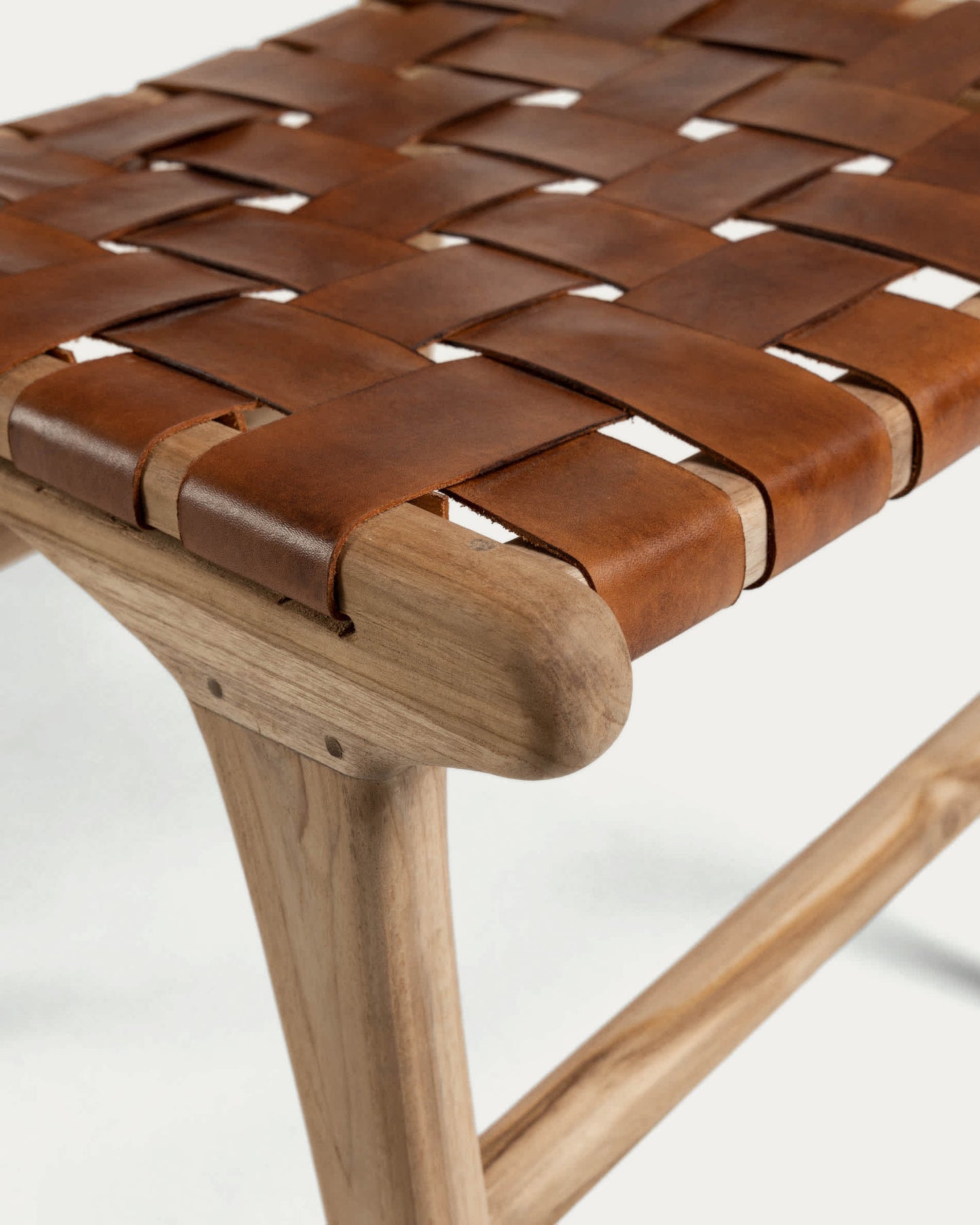Sedia Calixta in pelle e legno massello di teak
