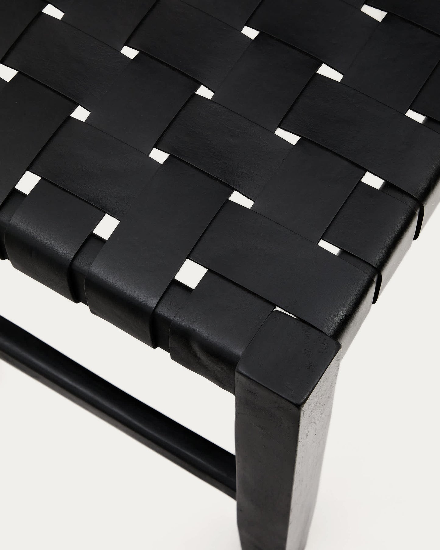 Panca Calixta in pelle e legno massello di mogano con finitura nera 120 cm