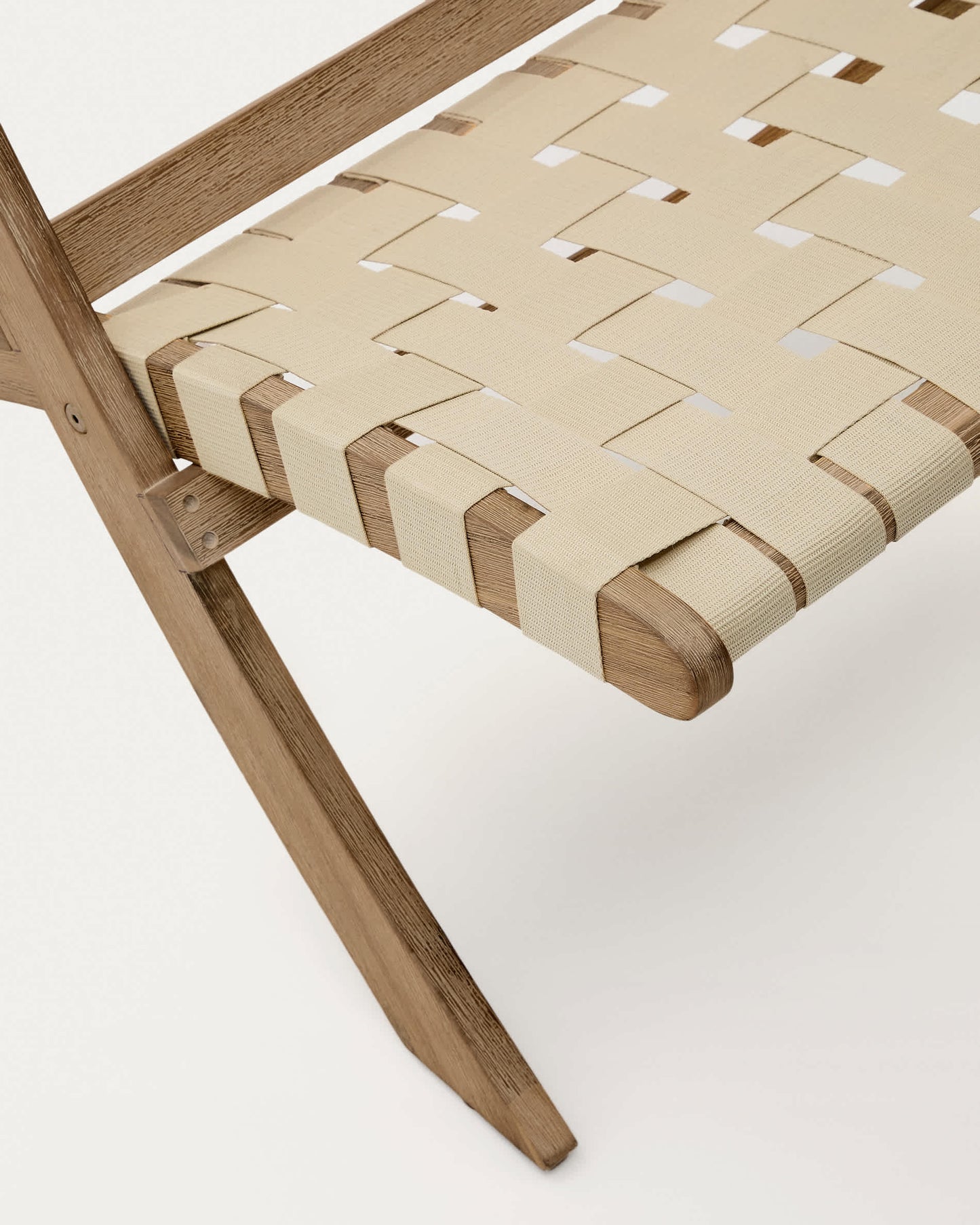 Sedia pieghevole Chabeli in legno massello di acacia e corda crema